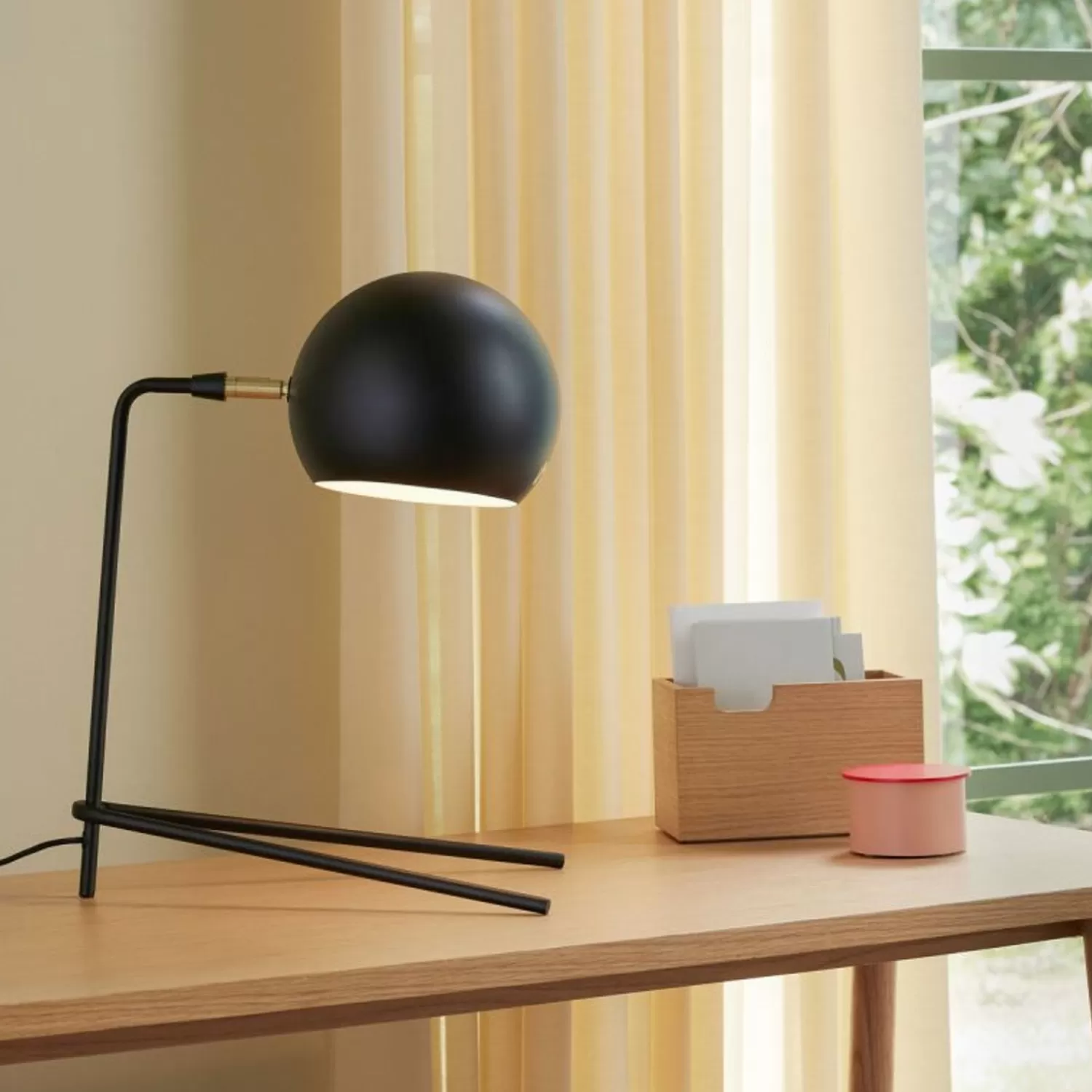 Hübsch Table Lamps^Peace Table Lamp Black Black, Brass